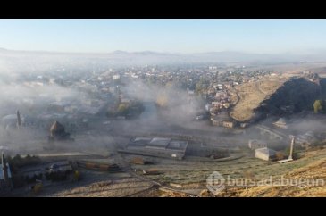 Kars sis bulutları arasında kayboldu
