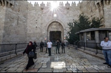 İsrail'den cuma namazı öncesi Mescid-i Aksa ve çevresinde yoğun güv...