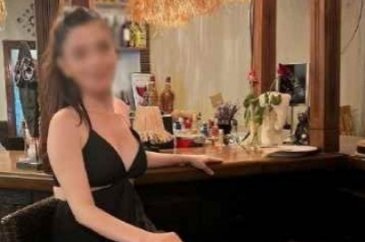 Swinger teklifini kabul etmeyen ünlü oyuncuyu sevgilisi bayıltana k...