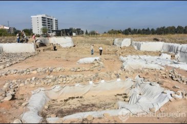 İzmir'de 5 bin yıllık tanrıça heykelciği bulundu
