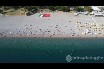 Antalya'da arama kurtarma ekipleri denizde Türk ve Filistin bayrakl...