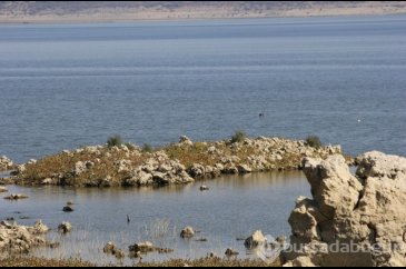 Sular çekildi, lav kalıntıları ortaya çıktı
