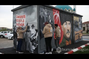 Cumhuriyet'in 100. yıl coşkusunu trafoya yansıttılar
