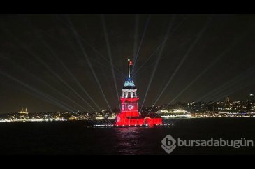 Kız Kulesi Türk bayrağı ile ışıklandırıldı 
