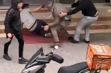 Esenyurt'ta emlakçıya satırlı saldırı
