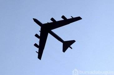 Çin jeti, ABD bombardıman uçağına 3 metre yaklaştı
