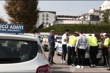 Bursa'da aday sürücü emniyet kemerini takmadığı için ceza aldı