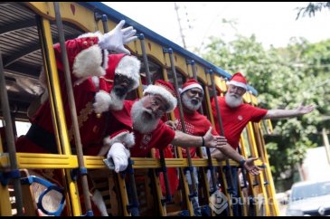 Brezilya'da 'Noel Baba Okulu' mezuniyeti!