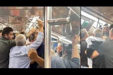 Metroda 'tükürük' kavgası! Bir anda boks ringine döndü