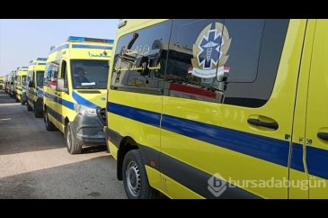 Ambulanslar Filistinli ağır yaralıları nakletmek için Refah Sınır K...