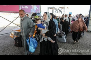 Yabancı pasaport sahibi Filistinlilerin geçiş için Refah Sınır Kapı...