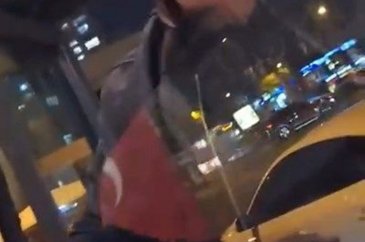 İETT otobüsünün önünü kesip tehditler savurdu
