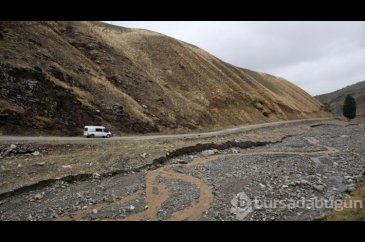 Muş'ta kız çocukları gönüllü öğretmenler sayesinde yeniden okullu o...