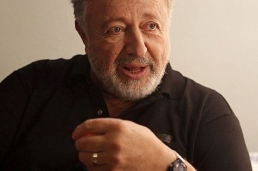 Metin Akpınar'ın kızı Duygu Nebioğlu babasının doğum gününü kutladı
