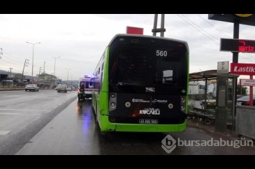 D-100'de TIR, belediye otobüsüne çarptı: 9 yaralı
