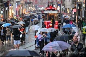 İstanbul'da sağanak hayatı olumsuz etkiledi
