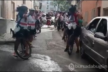Bursa'da gelin alma merasiminde bisiklet konvoyu görenleri şaşırttı