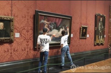 İngiltere'de iklim aktivistleri, National Gallery'de sergilenen tab...