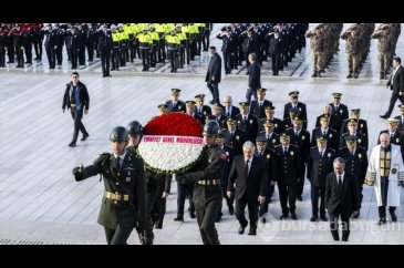 Ebediyete intikalinin 85'inci yılı dolasıyla Anıtkabir'e ziyaret etti