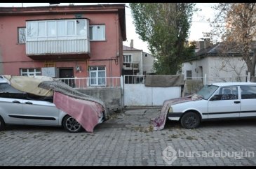 Soğuktan hem kendilerini hem arabalarını korumaya çalışıyorlar