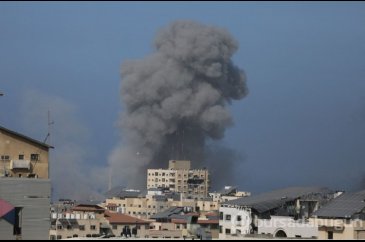 İsrail Gazze'deki hastaneleri bombalarla ablukaya aldı
