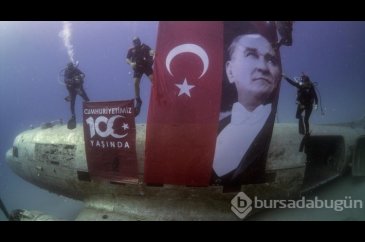 Kaş'ta Atatürk'ün ebediyete intikalinin 85'inci yıl dönümü nedeniyl...