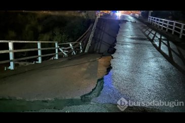 Balıkesir'de sağanak köprüyü yıktı
