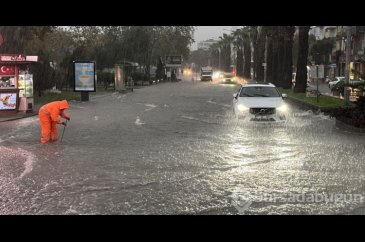 Çanakkale'de sağanak: Cadde ve sokaklar göle döndü
