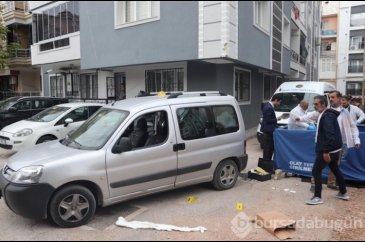 İzmir'de çıkmaz sokakta kurşun yağmuru: 1 ölü, 2 yaralı
