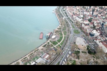 Zonguldak'ta ortadan ikiye ayrılan gemiden havadan görüntüler...