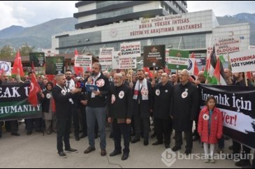 Bursa'da sağlık çalışanları Gazze için siyah önlük giydi