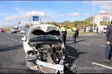 Turistleri taşıyan otobüs otomobille çarpıştı: 2 ölü, çok sayıda ya...