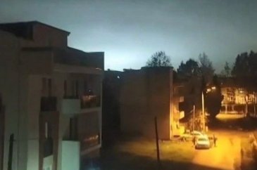 Beyaz ışık yayıldı, elektrikler kesildi
