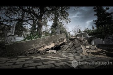 Bursa'da kuvvetli lodosta devrilen ağaçlar mezarlara zarar verdi
