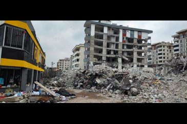44 kişiye mezar olan siteyle ilgili vahim iddia: Perde beton yerine...