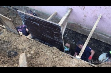 Villada toprak altında kalan işçi, 2 saatte kurtarıldı
