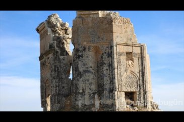 Van depremlerinde hasar gören Kara Yusuf Bey Kümbeti'nin restorasyo...