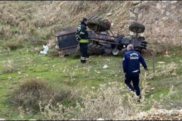 Manisa'da 3 çocuk annesi kadın traktörün altında kalarak öldü!