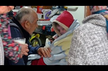 Bebek firarda annesi dışarı çıktı babası uyudu
