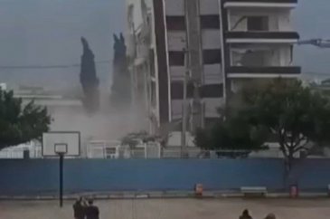 Okul yanında "kontrollü" yıkım! Öğrenciler koşarak kaçtı
