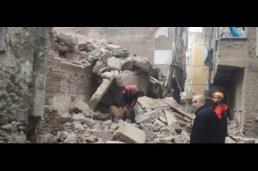Diyarbakır'da ağır hasarlı 5 katlı bina çöktü
