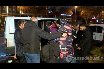Fatih'te polis ekiplerinin yaptığı denetimde kaçak göçmenler yakala...