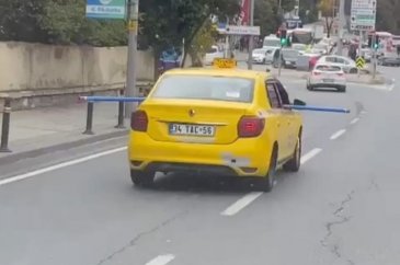 Üsküdar'da tehlikeli yolculuk: Metrelerce uzunlukta boru taşıdı
