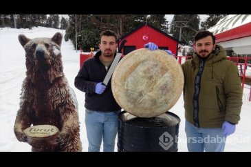 Sarıkamış'ta sezonun ilk gravyer peynirleri satışa sunuldu
