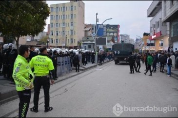 Kur'an-ı Kerim'i yırtarak küfretti