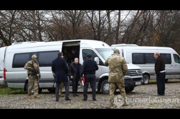 Azerbaycan 2 askerine karşılık 32 Ermeni askerini serbest bıraktı
