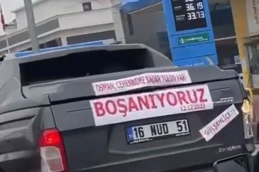 Boşanma davasına "Osman cehenneme kadar yolun var" yazılı aracıyla ...