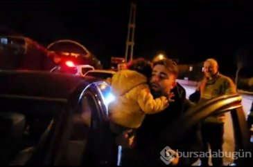 Bursa'da 2 yaşındaki çocuk araçta mahsur kaldı! Ekipler seferber oldu
