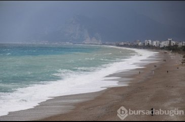 Antalya'da fırtına: Uçak seferleri iptal edildi