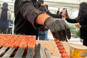 Adana kebabı yeme yarışması